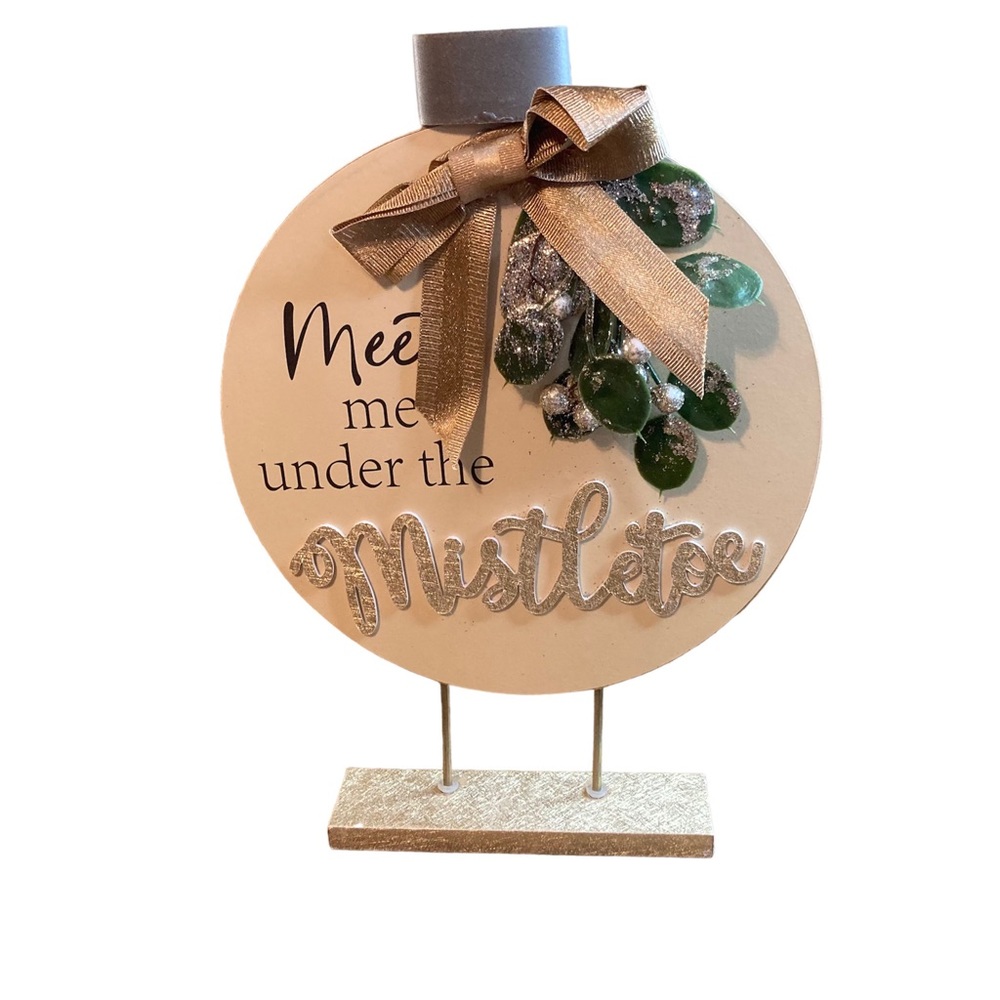 Meet me under the mistletoe table top/ shelf décor MDF NWOT